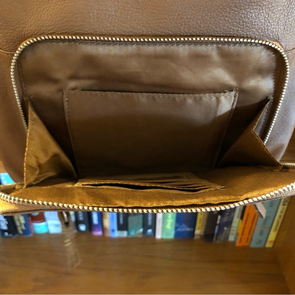 EUC Great American LeatherWorks leather crossbody organizer bag - Picture 6 of 9